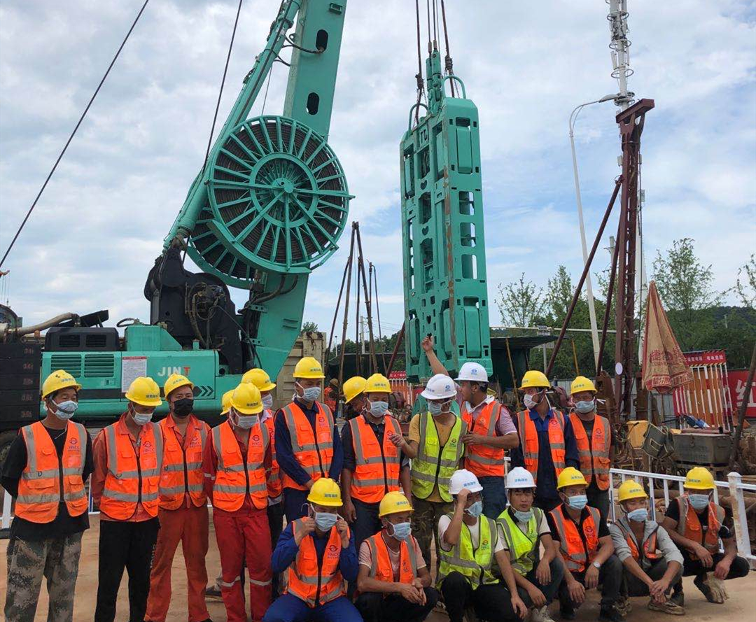 20200710114537.jpg 长株潭西环线清风站首幅地连墙试槽_副本.jpg