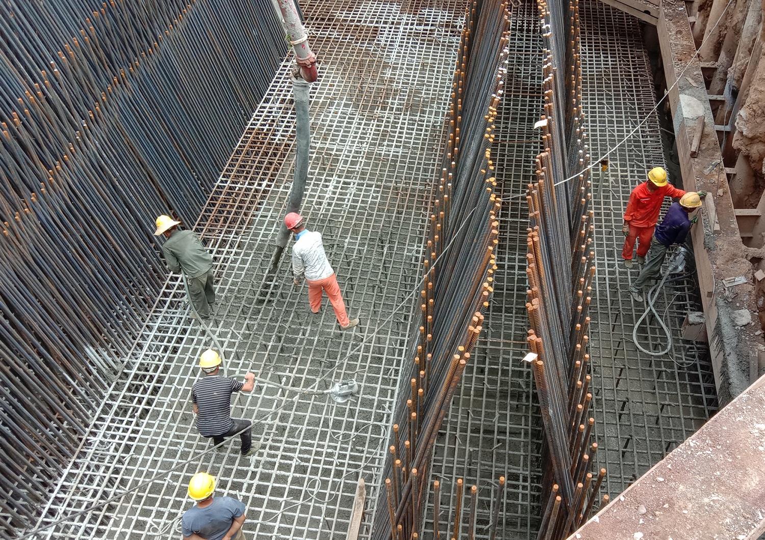 20200710122025.jpg 土谷塘湘江特大桥浇筑现场_副本.jpg