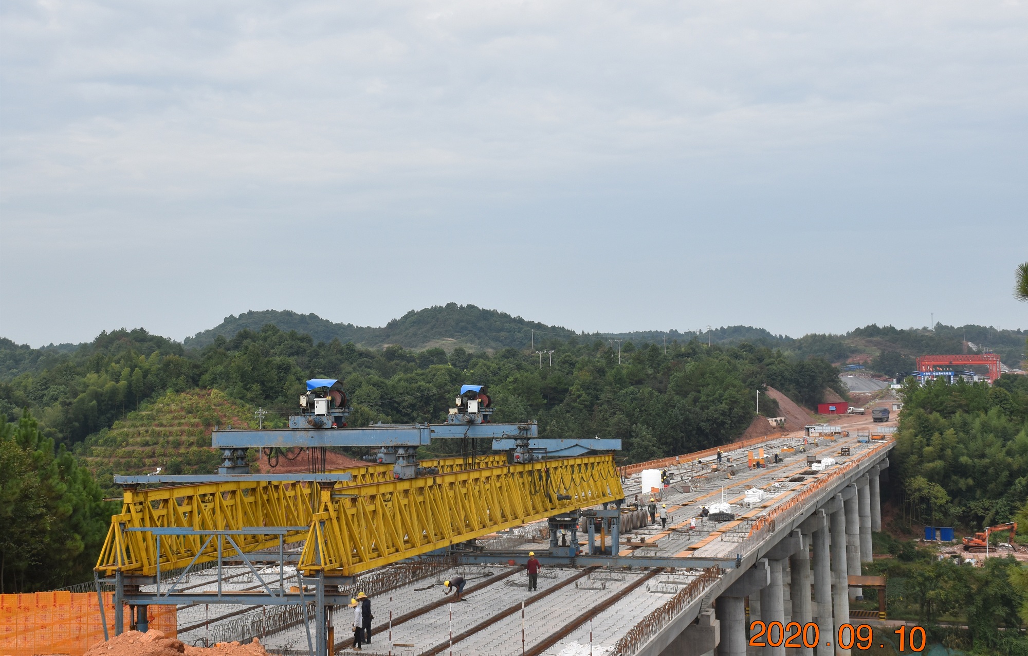 20200914959952.jpg 20200910 常祁二标首座桥梁架通 图1_副本.jpg