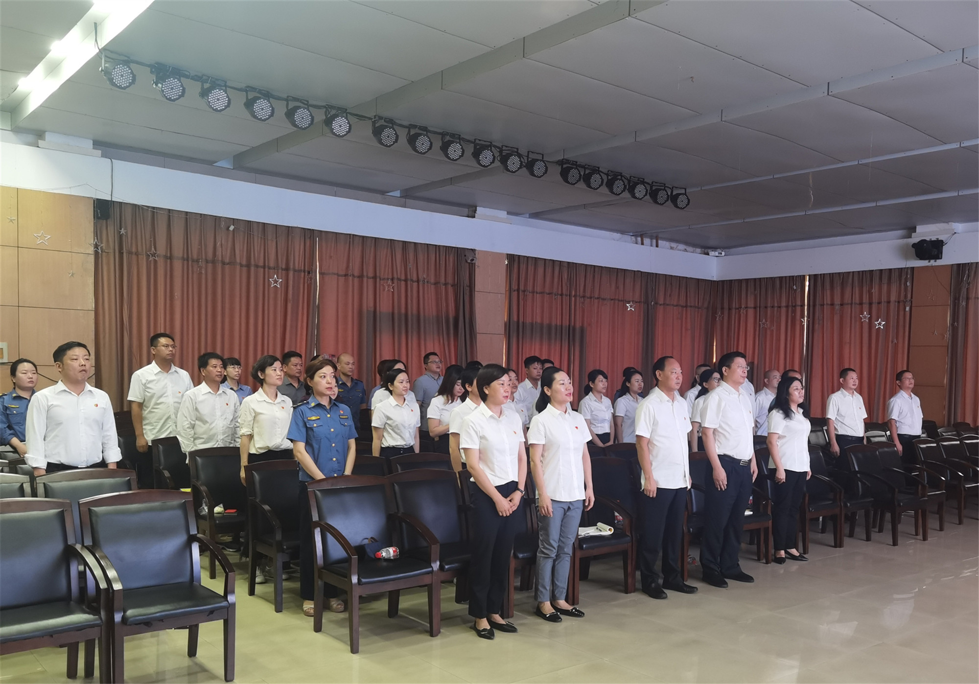 20210810122907.jpg 13醴潭公司机关党支部、株洲段党支部全体党员观看视频2(53人)_副本.jpg