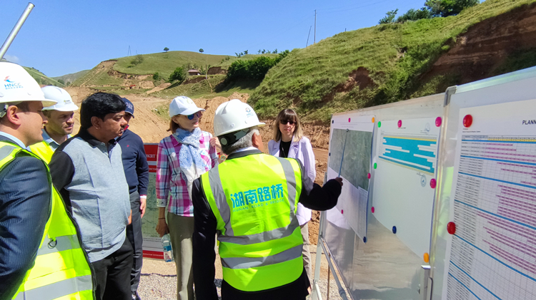 20220711725601.jpg 6 20220616 亚洲开发银行执行董事考察塔吉克项目.jpg