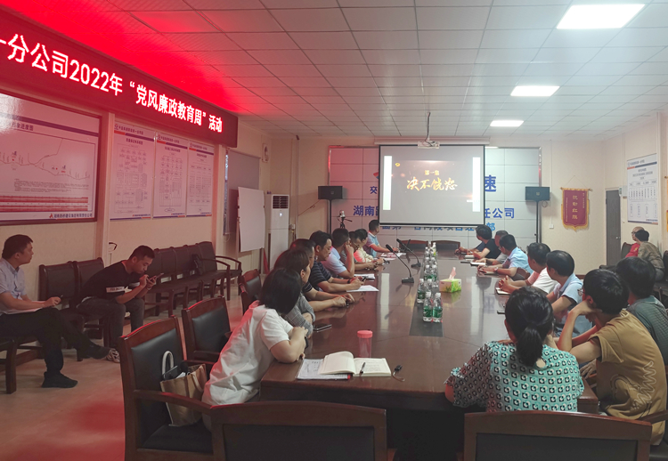 ͼ1 ��֯���йۿ�����ר��Ƭ������������Զ��·�ϡ���һ����������ˡ��.jpg