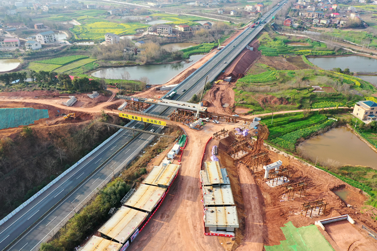 20230403126285.jpg 1¡¢ËÂÌÁ³å»¥Í¨AÔѵÀ¸ÖÏäÁº¶¥ÍÆÊ©¹¤¹ý³Ì.jpg