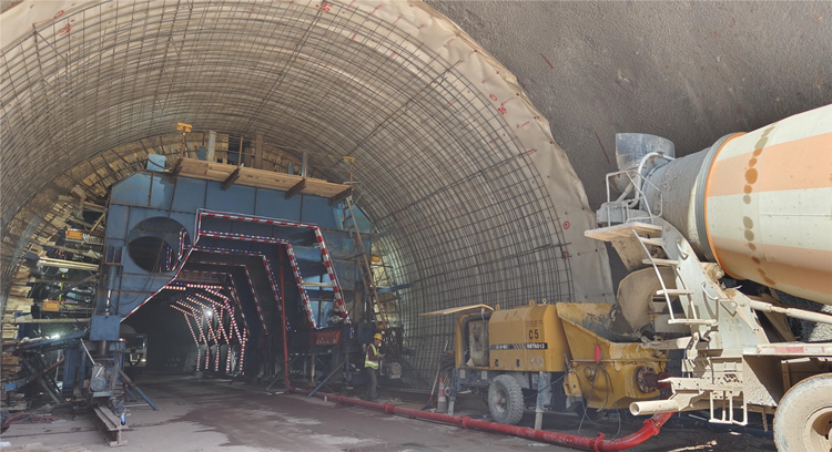 20230831504203.jpg 图片:兰永临2标徐顶山隧道首模二衬浇筑完成.jpg