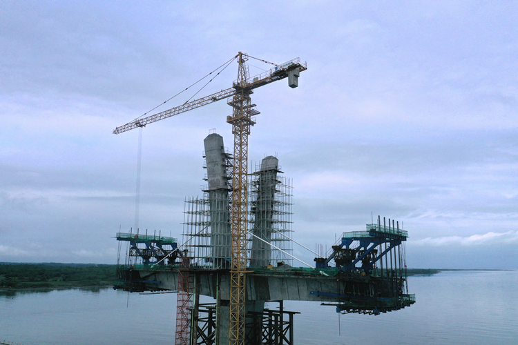 20231123101701.jpg 菲律宾卡马拉尼甘大桥成功安装首对斜拉索 (2)_副本.jpg